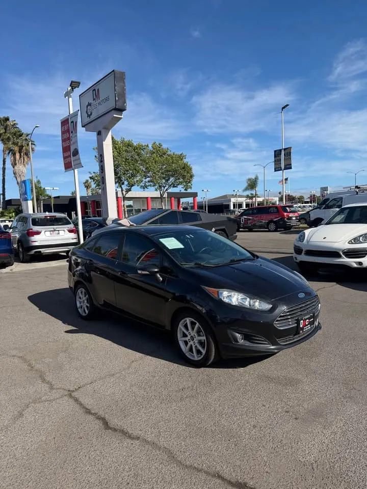 Used 2015 Ford Fiesta SE w/ Equipment Group 201A image 3