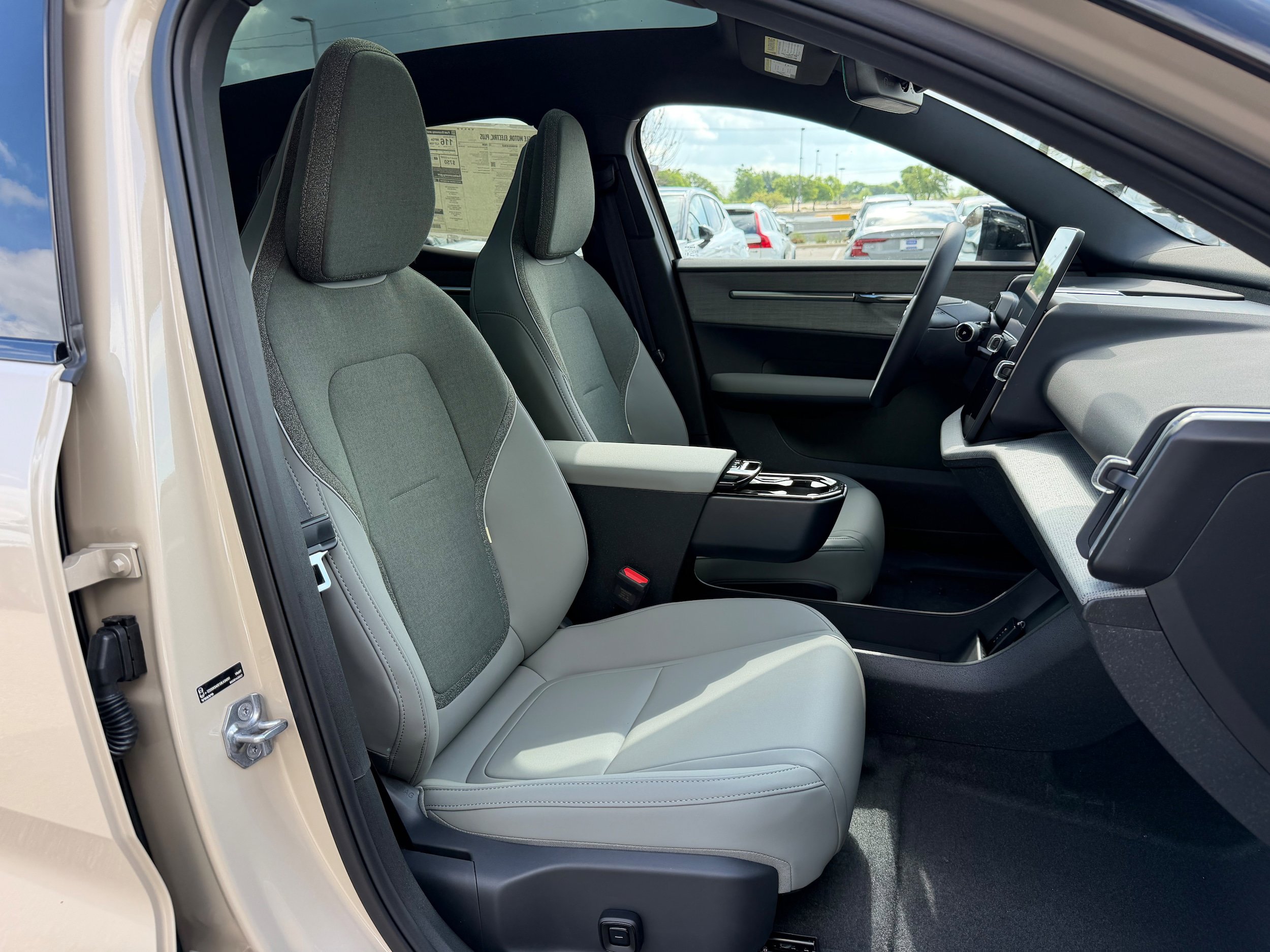 New 2026 Volvo EX30 Plus w/ Protection Package RWD image 8