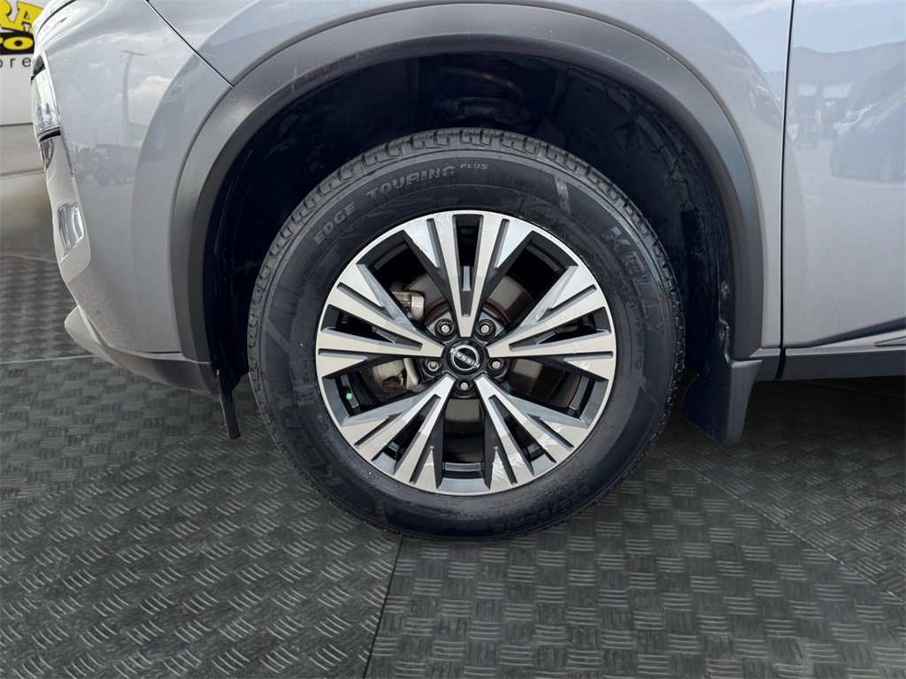 Used 2023 Nissan Rogue SV image 14