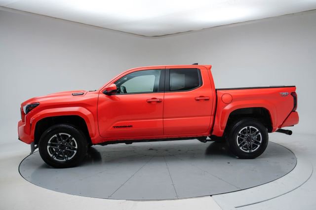 Used 2024 Toyota Tacoma TRD Sport AWD/4WD image 2
