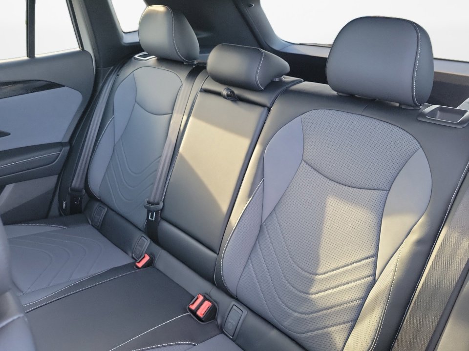 New 2026 Volkswagen Tiguan SE R-Line image 12