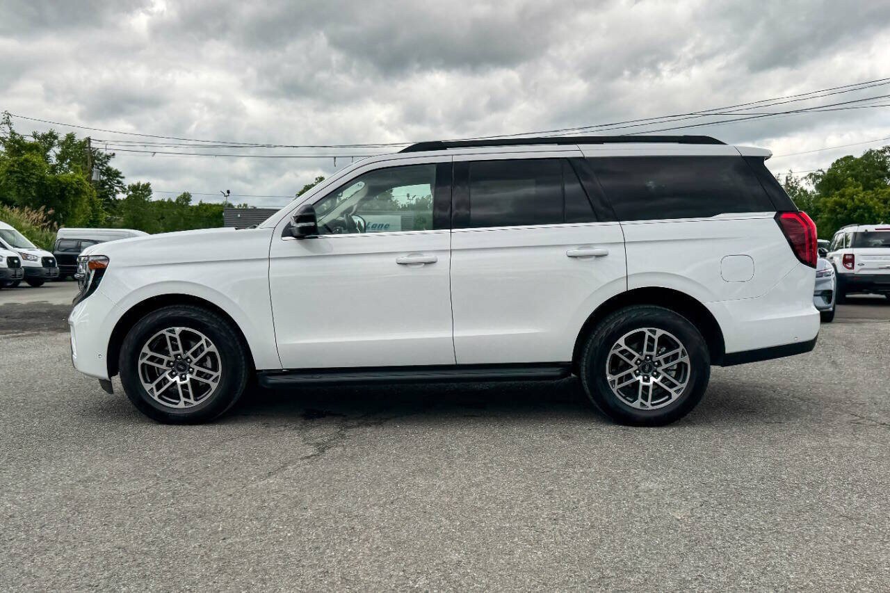 Used 2025 Ford Expedition Active AWD/4WD image 6
