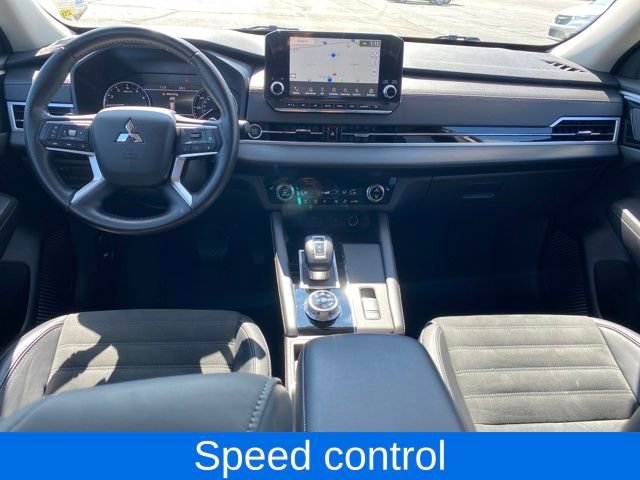 Used 2024 Mitsubishi Outlander SE Black Edition image 6