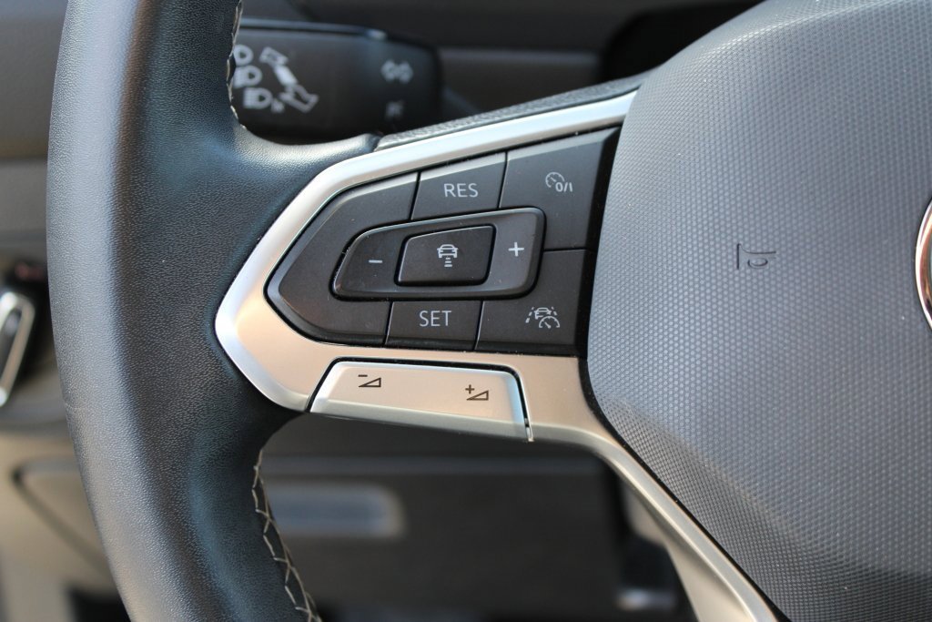 Used 2023 Volkswagen Tiguan SE image 14