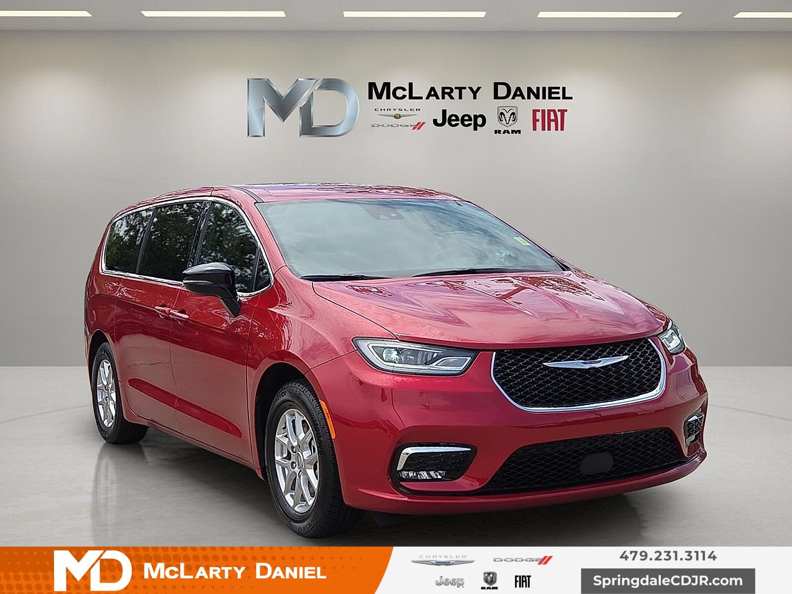 Used 2025 Chrysler Pacifica Select