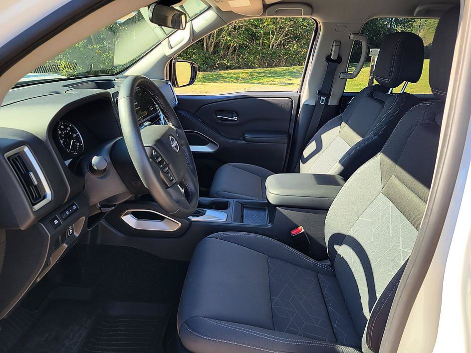 Certified 2025 Nissan Frontier SV w/ SV Convenience Package RWD image 11