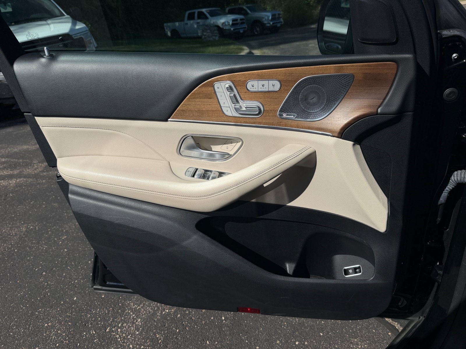 Used 2021 Mercedes-Benz GLS 450 4MATIC image 24