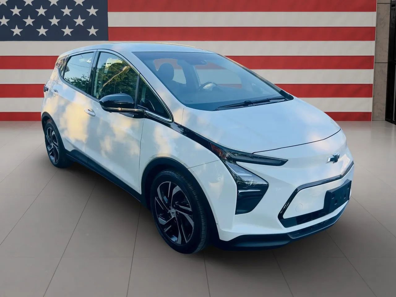 Used 2023 Chevrolet Bolt LT FWD image 3