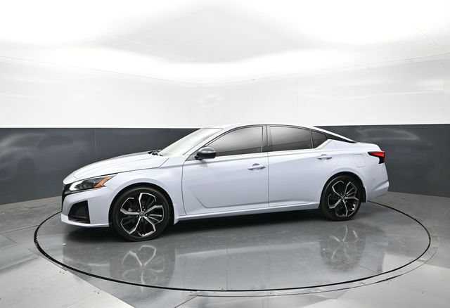 Used 2023 Nissan Altima 2.5 SR FWD image 3