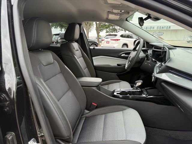 Certified 2025 Chevrolet Trax LT FWD image 31