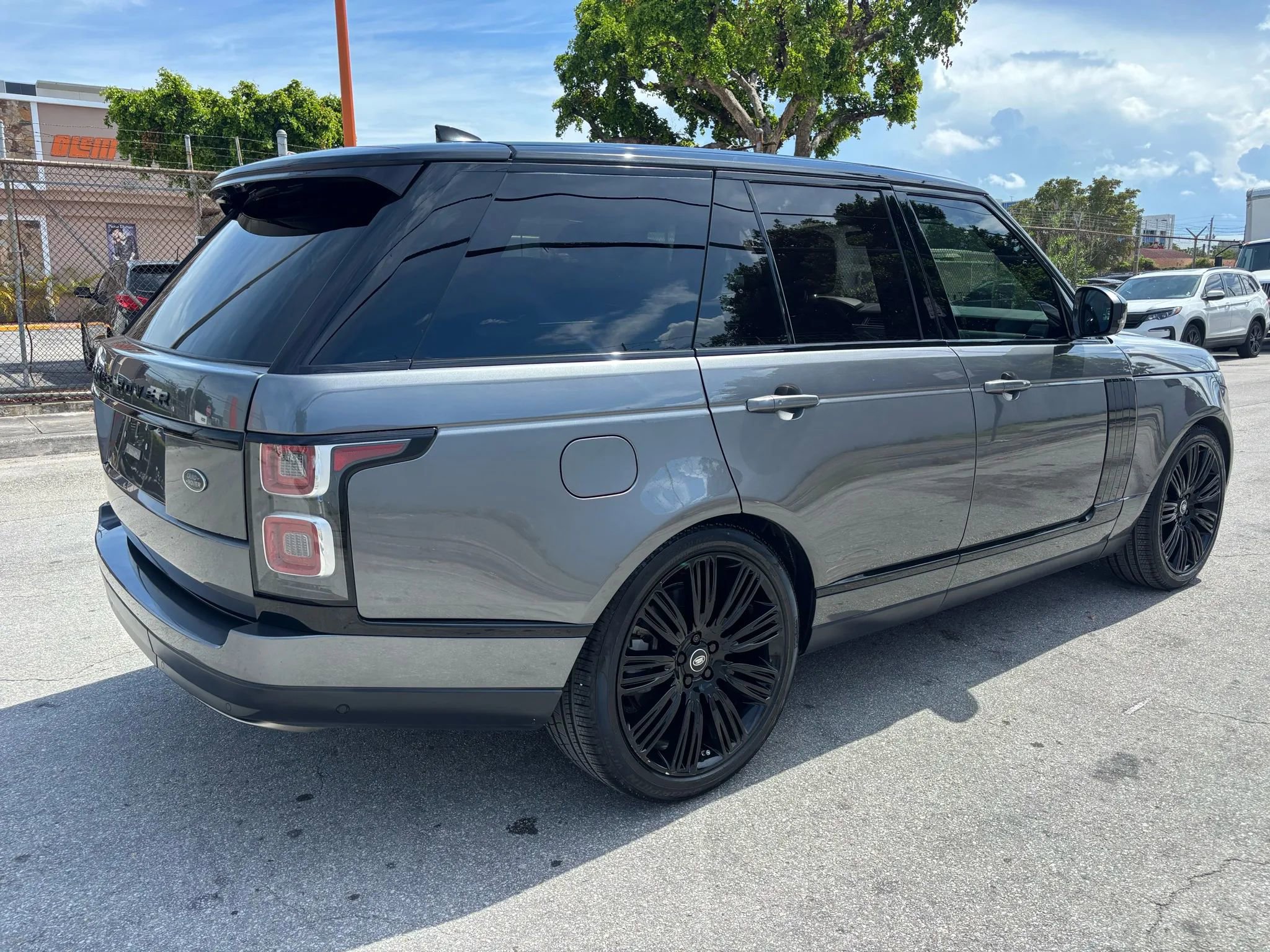Used 2019 Land Rover Range Rover Supercharged image 5