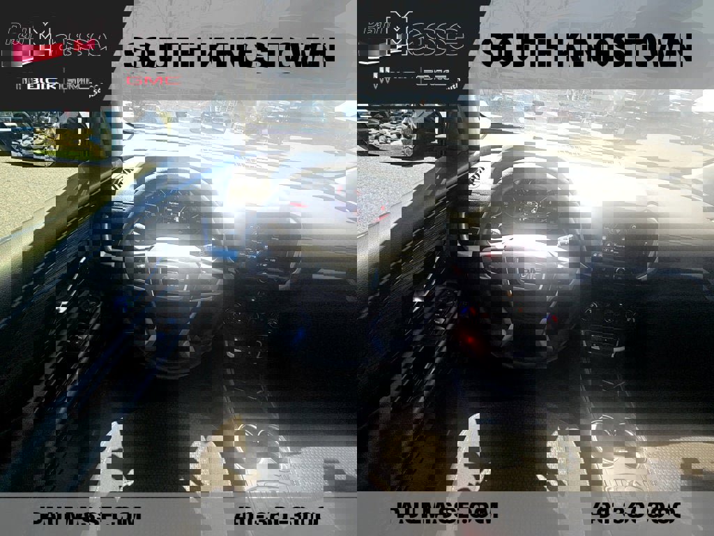 Used 2024 GMC Terrain SLE w/ Driver Convenience Package image 17