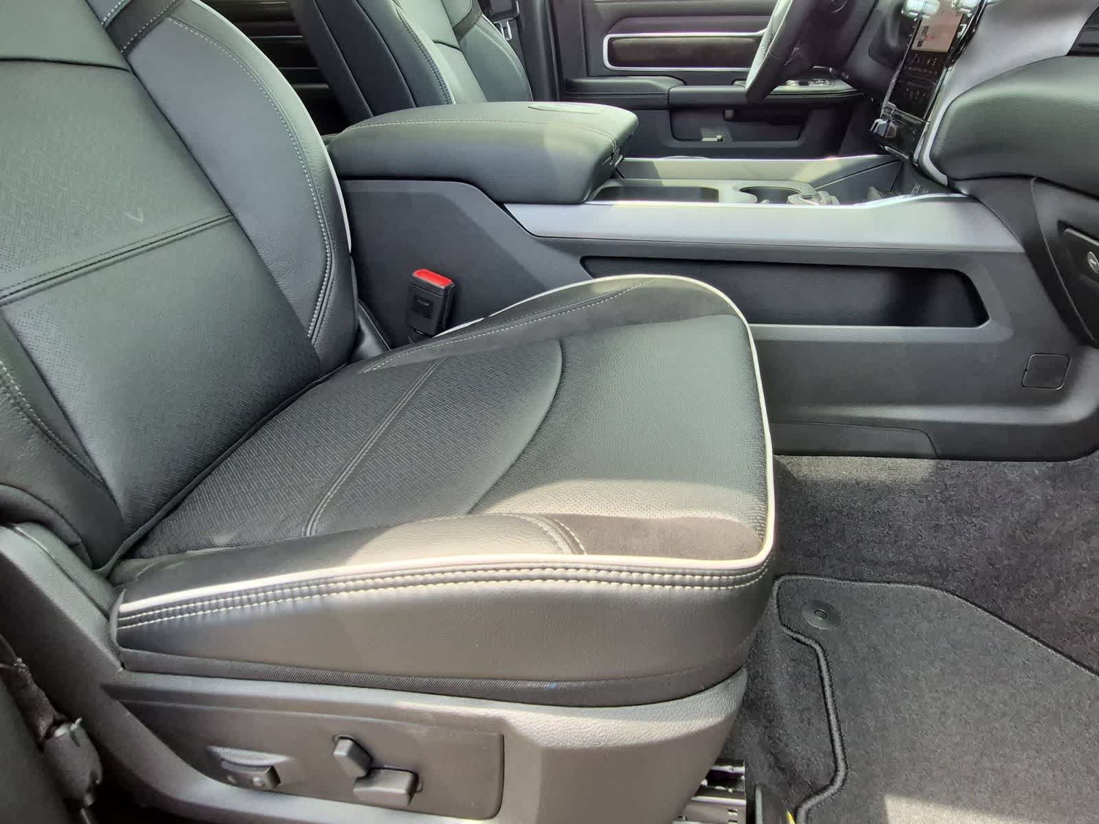 New 2026 RAM 2500 Laramie AWD/4WD image 21