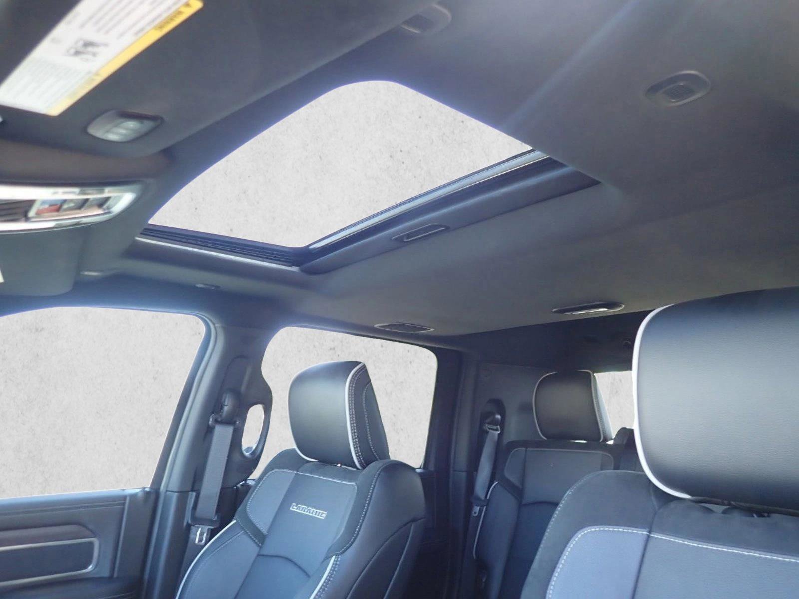 Used 2025 RAM 2500 Laramie AWD/4WD image 12