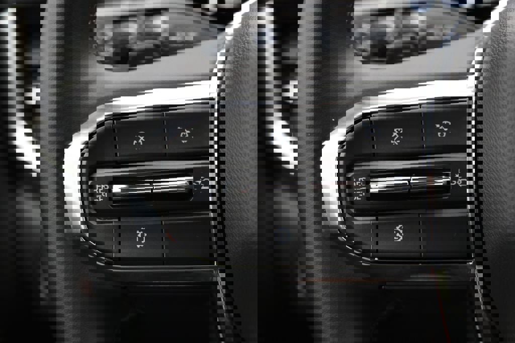 Used 2025 GMC Terrain Elevation image 18