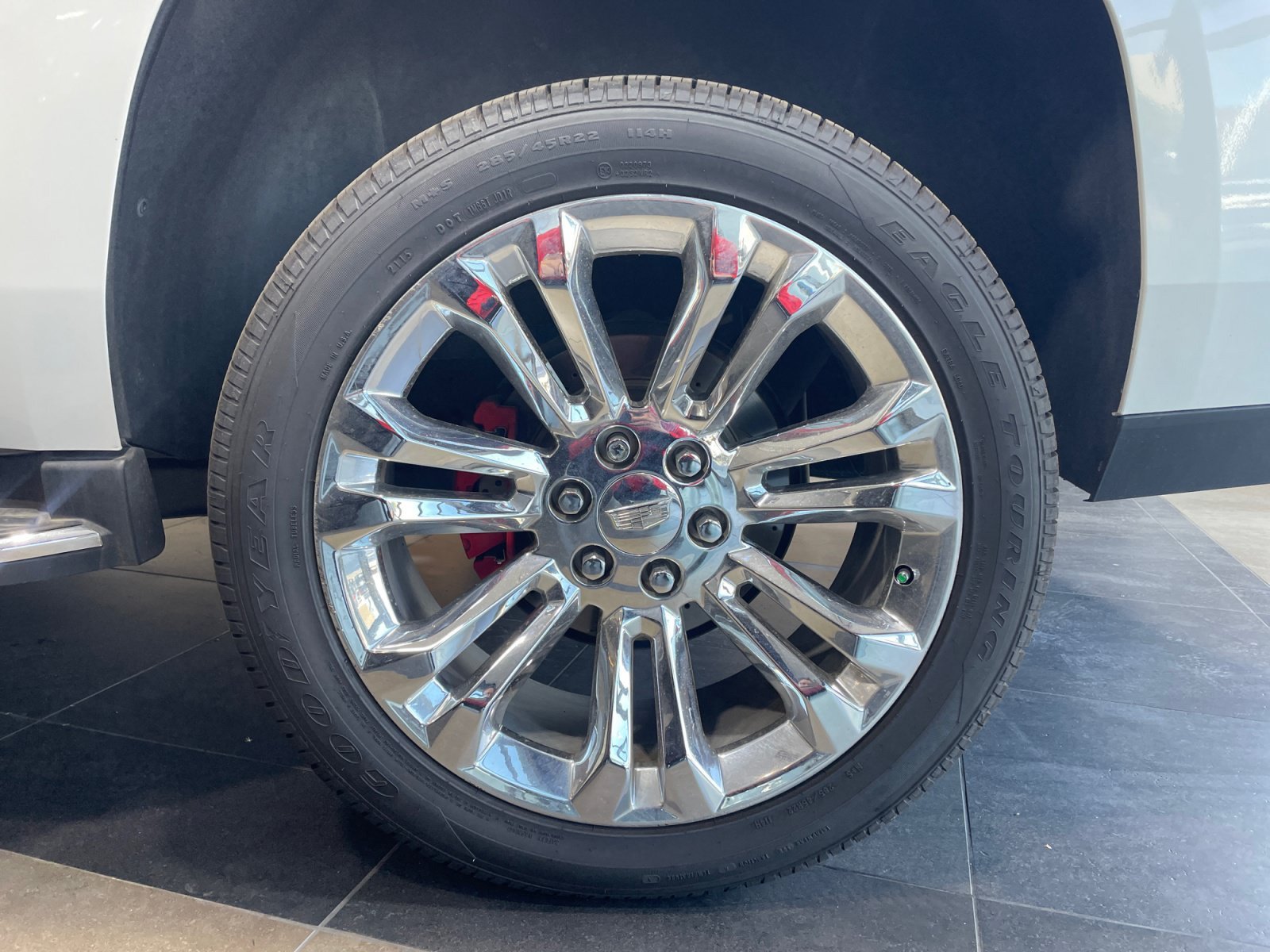 Used 2020 Cadillac Escalade Luxury w/ LPO, Radiant Package AWD/4WD image 26