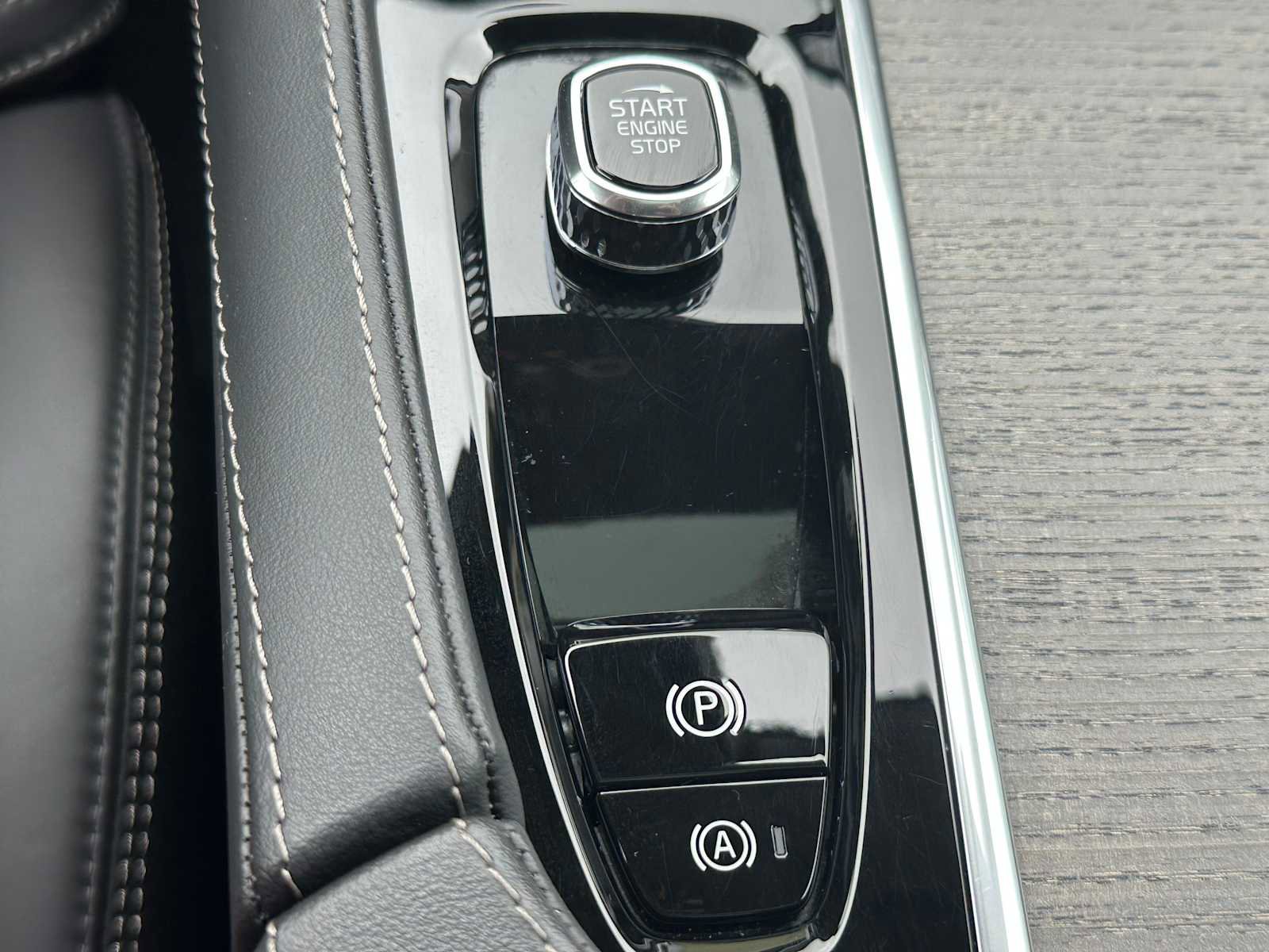 Used 2025 Volvo XC90 B6 Ultra w/ Protection Package Premier image 32