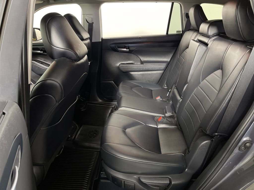 Certified 2024 Toyota Highlander XLE image 13