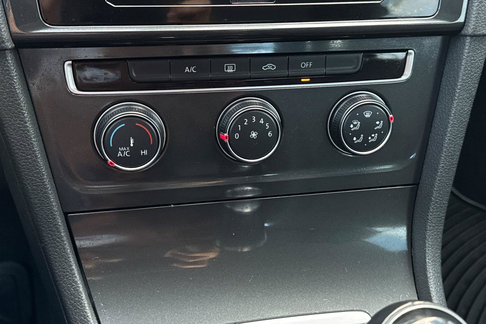 Used 2019 Volkswagen Golf S image 23