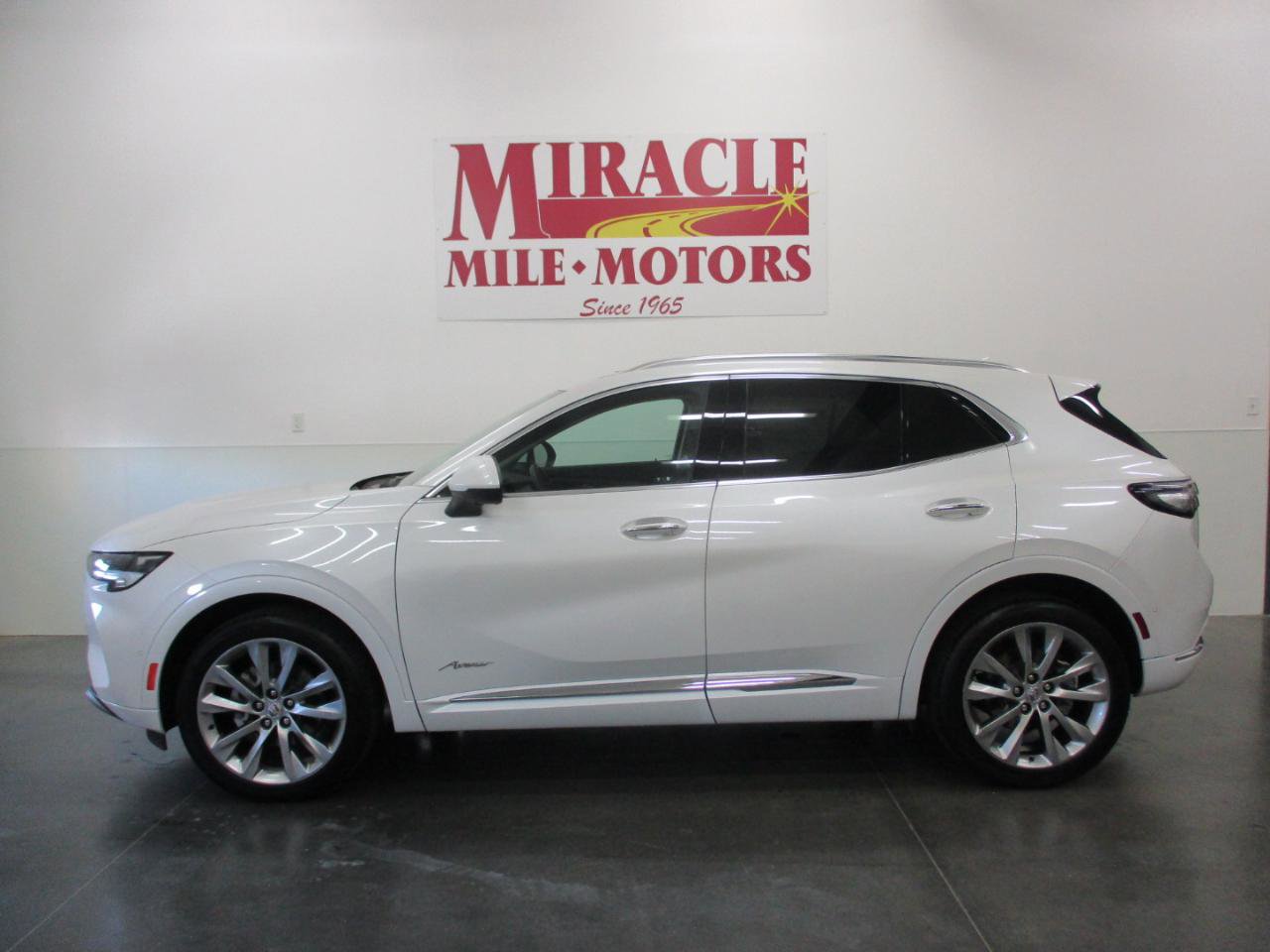 Used 2023 Buick Envision Avenir AWD/4WD image 2
