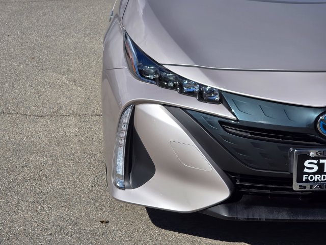 Used 2021 Toyota Prius Prime XLE w/ Carpet Mat Package (TMS) FWD image 3