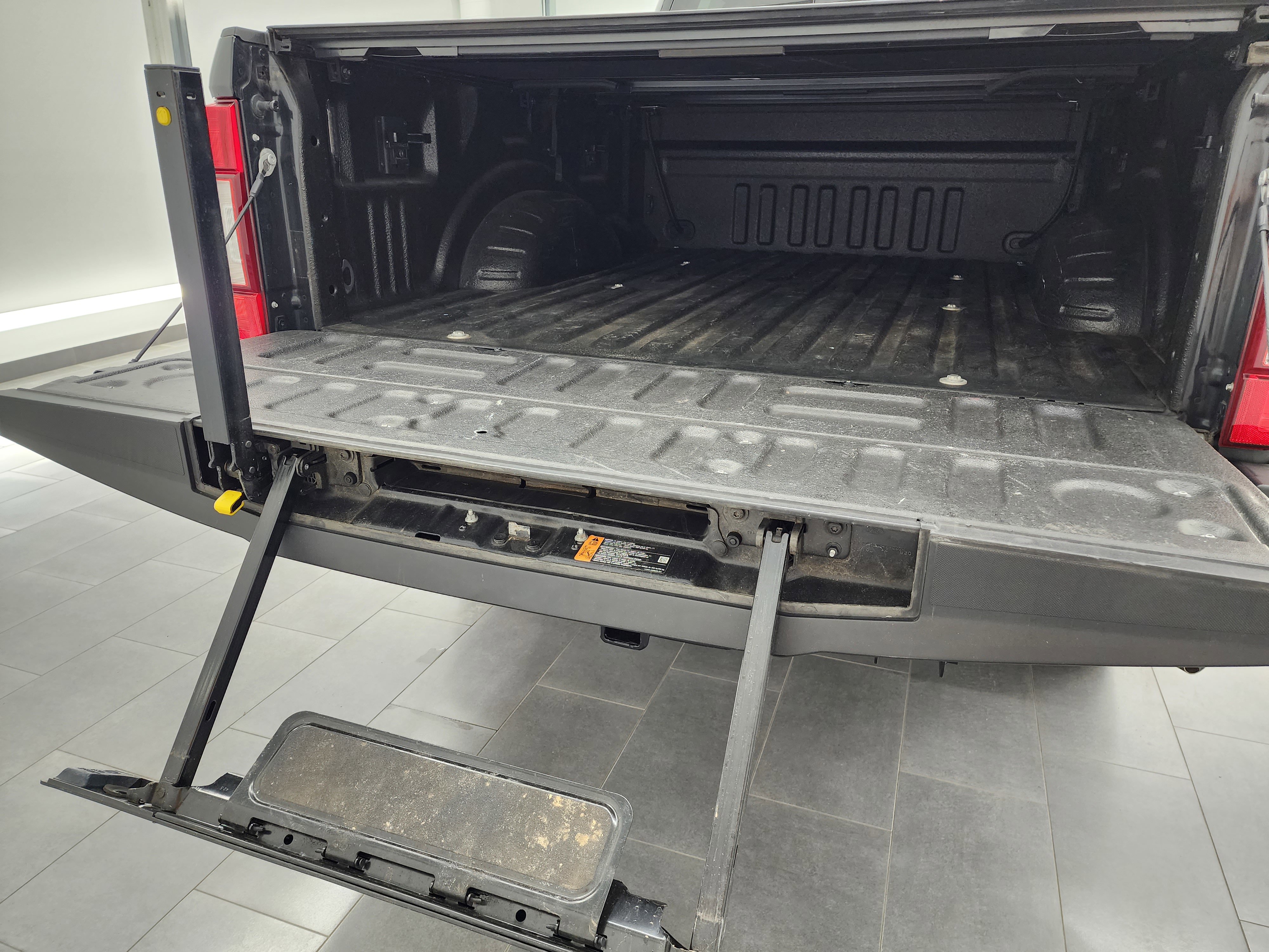 Used 2021 Ford F350 Lariat w/ Lariat Ultimate Package AWD/4WD image 34