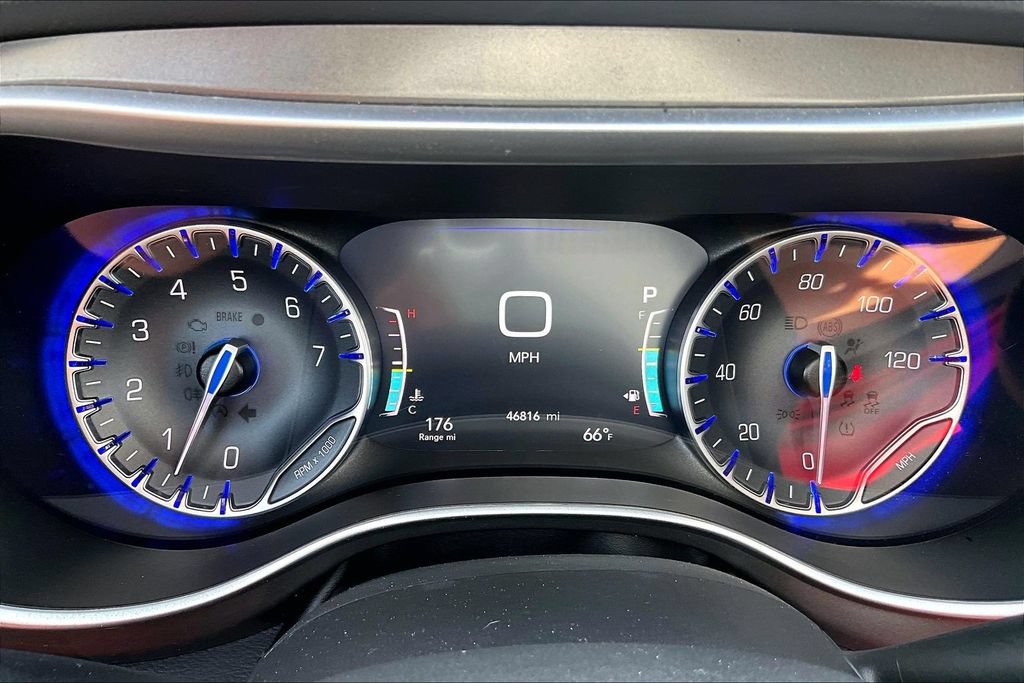 Used 2024 Chrysler Pacifica Touring-L FWD image 27