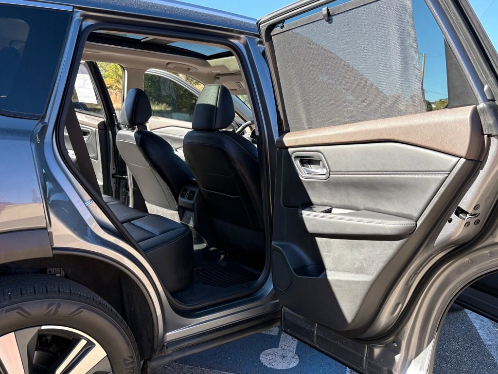 Used 2023 Nissan Rogue SL w/ SL Premium Package image 14