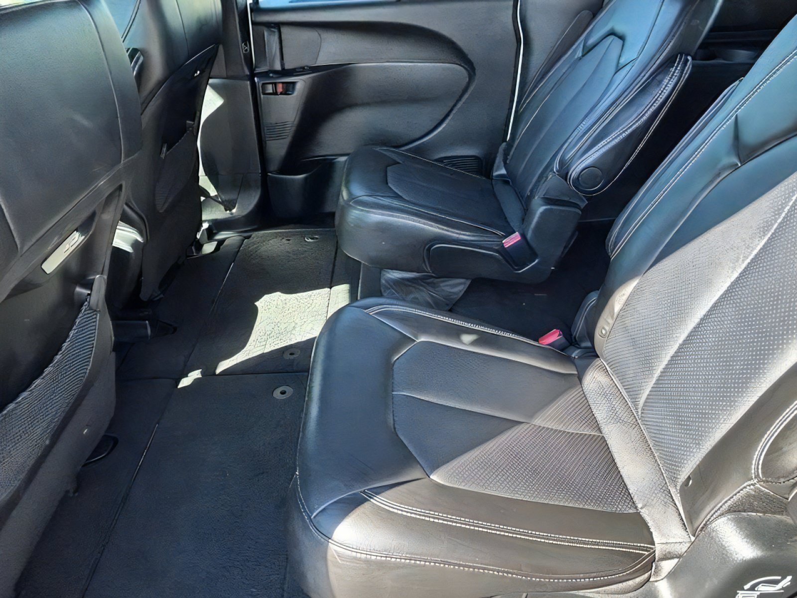Used 2025 Chrysler Pacifica Select FWD image 28