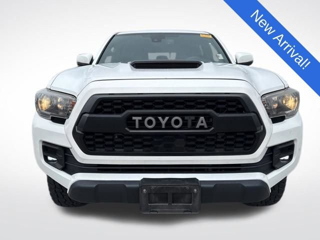 Used 2018 Toyota Tacoma TRD Pro image 2