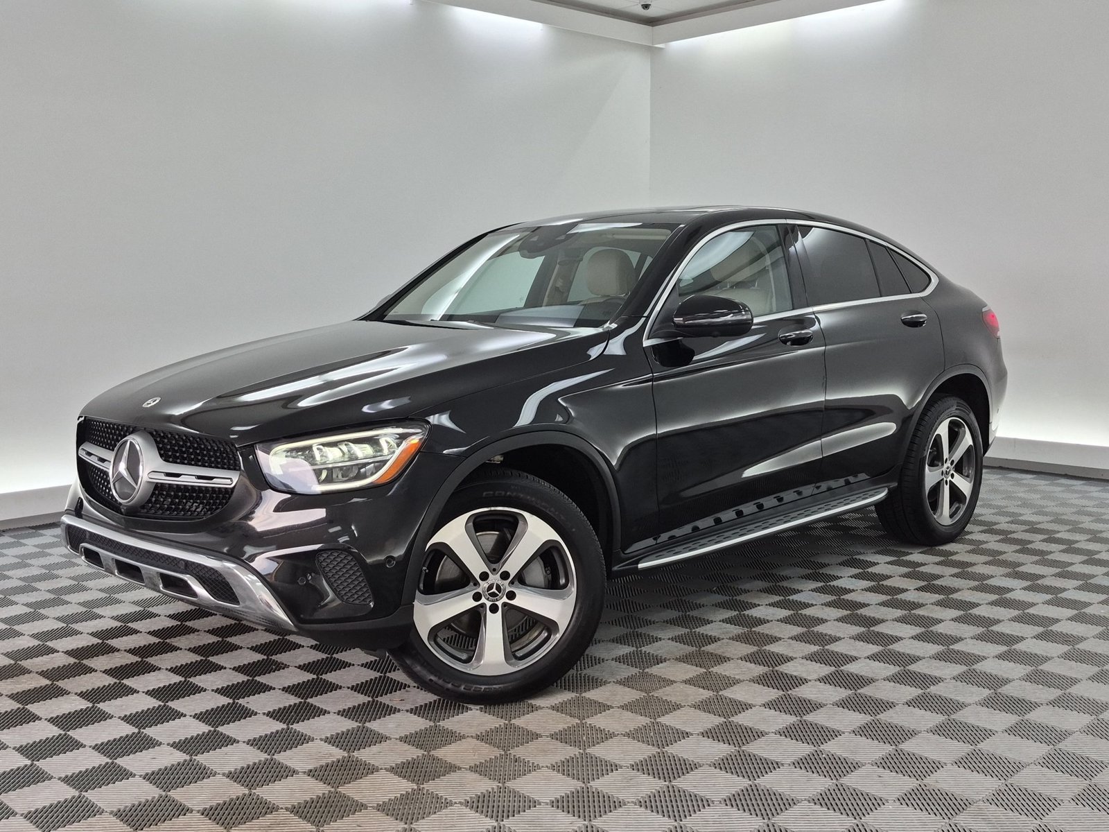 Used 2023 Mercedes-Benz GLC 300 4MATIC Coupe image 1