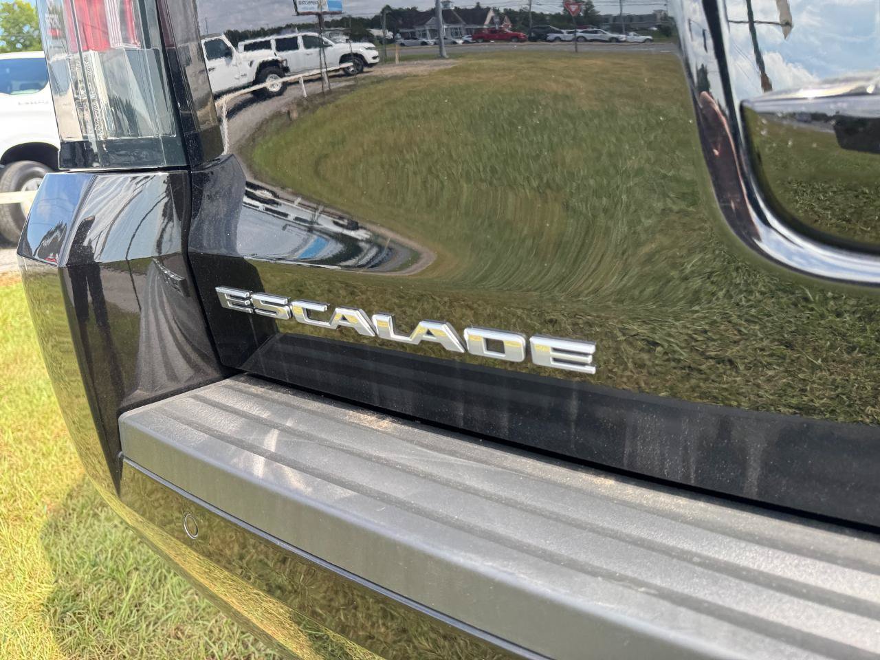 Used 2020 Cadillac Escalade ESV Platinum AWD/4WD image 14
