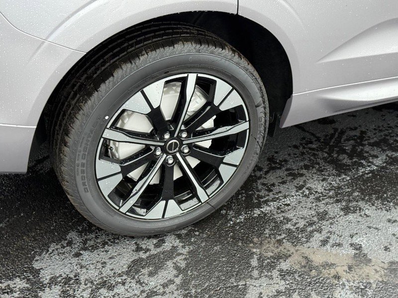 New 2026 Volvo XC60 T8 Plus w/ Climate Package image 4