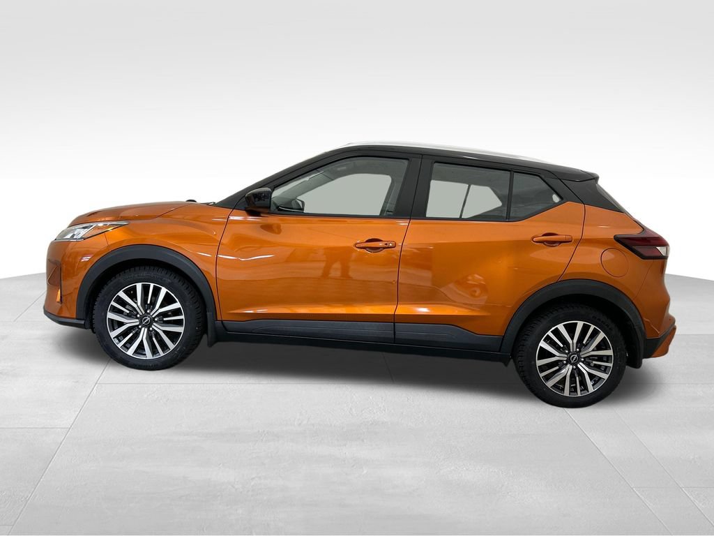 Used 2023 Nissan Kicks SV FWD image 2