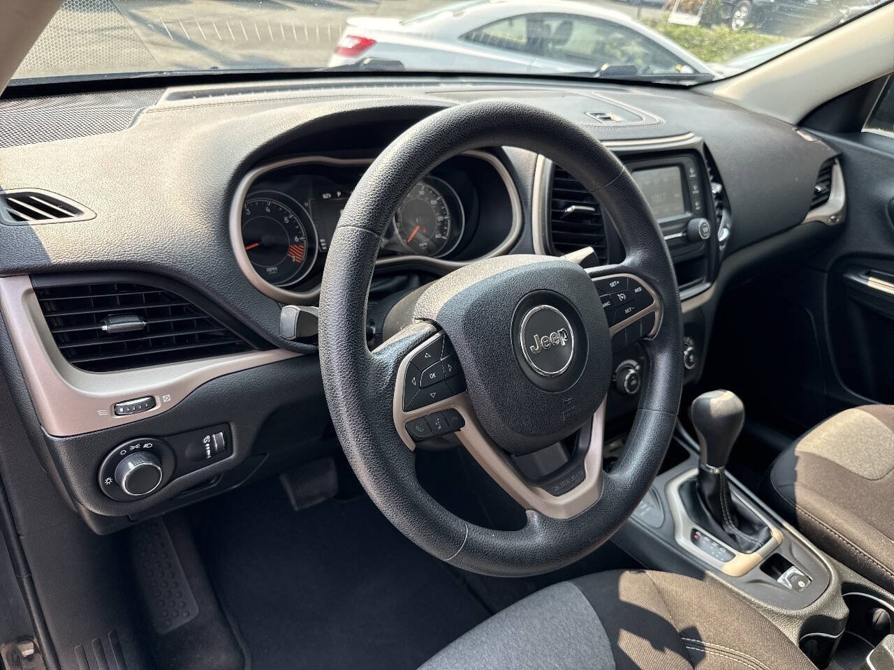 Used 2015 Jeep Cherokee Sport AWD/4WD image 31