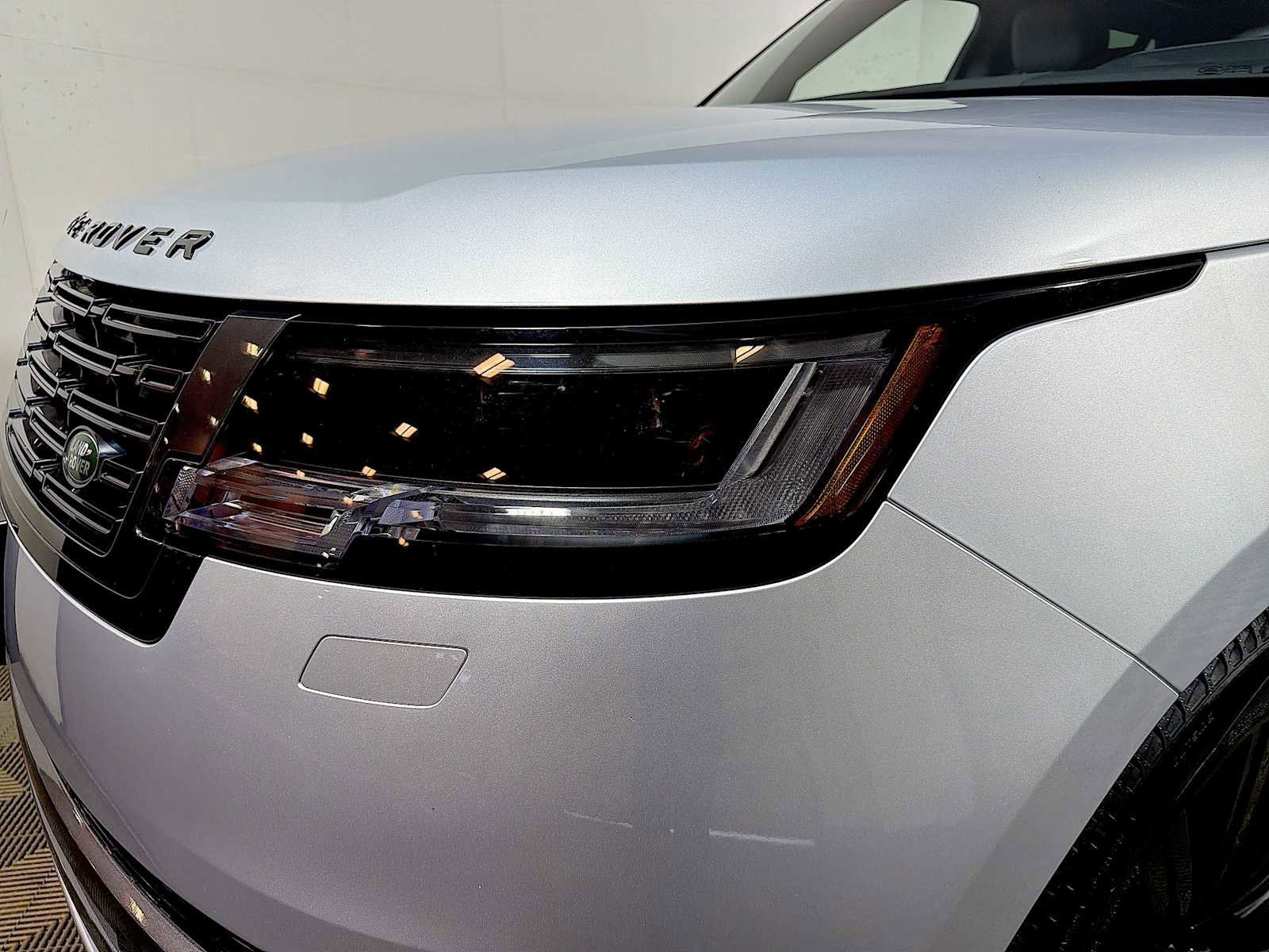 Used 2025 Land Rover Range Rover Long Wheelbase SE image 25