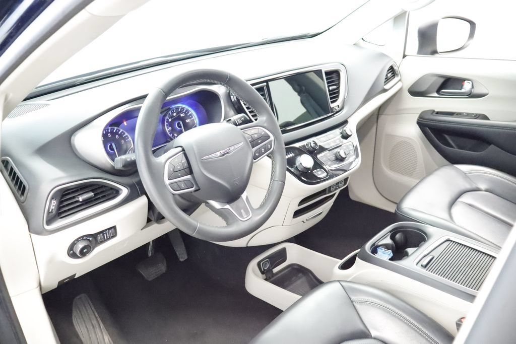 Certified 2023 Chrysler Pacifica Touring-L FWD image 23
