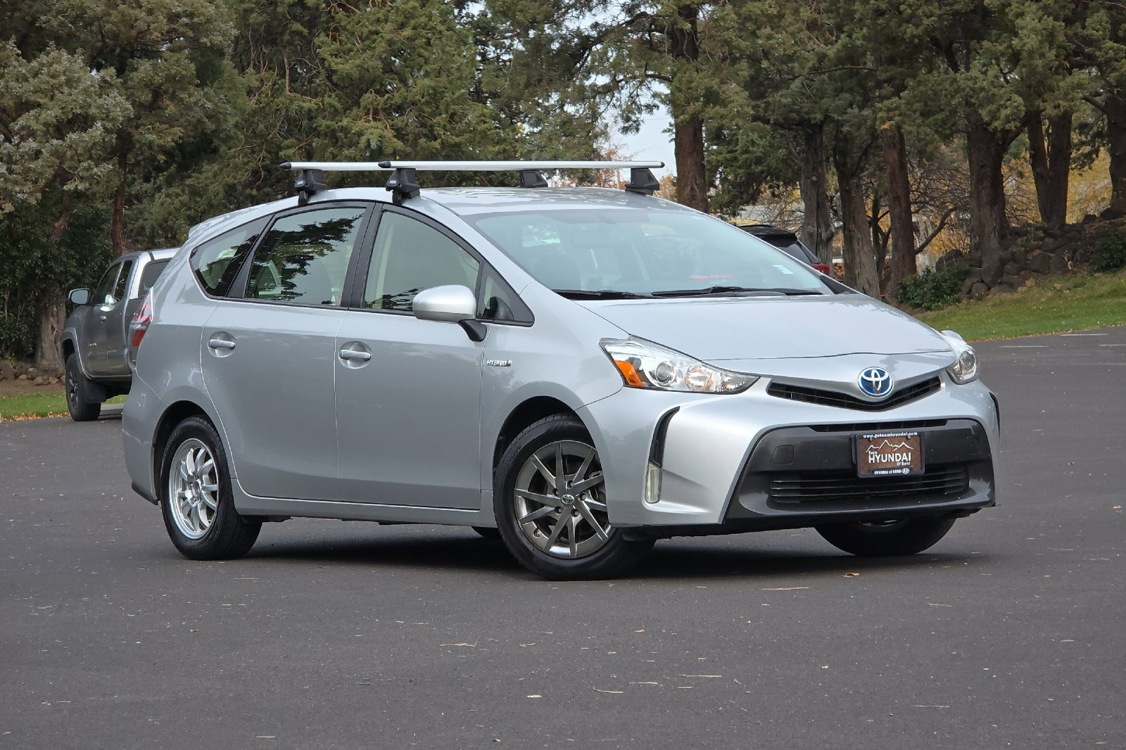 Used 2017 Toyota Prius V Four image 2