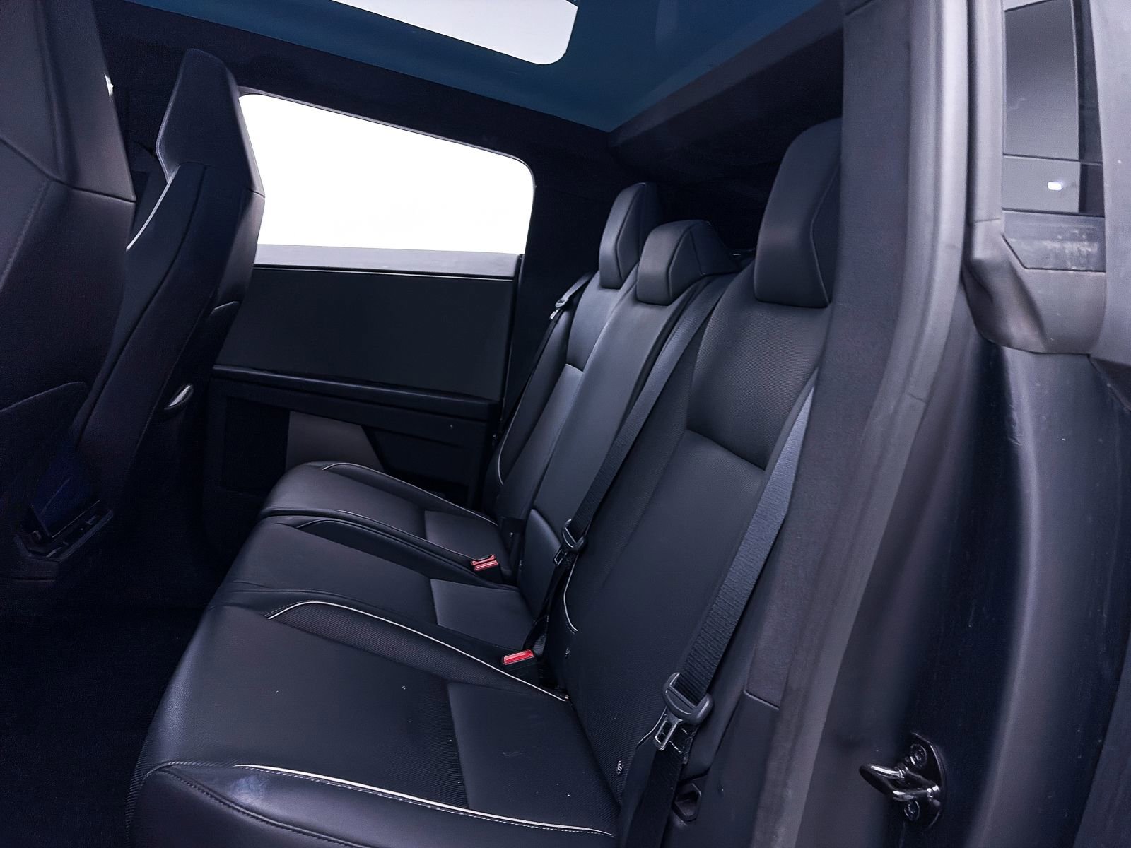 Used 2024 Tesla Cybertruck AWD Crew Cab image 33