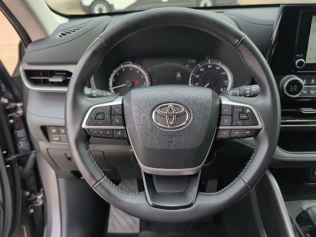Used 2024 Toyota Highlander LE image 18