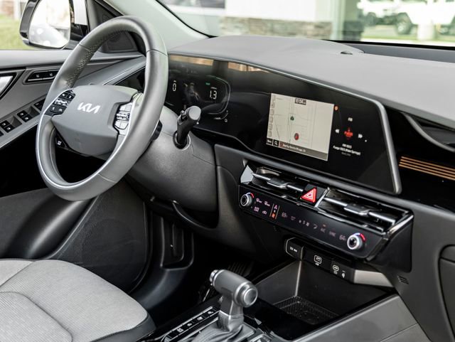 Used 2023 Kia Niro SX image 29