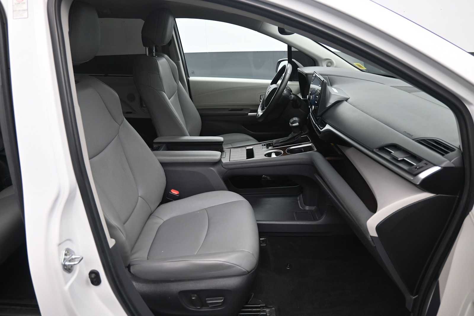 Used 2024 Toyota Sienna XLE w/ XLE Plus Package AWD/4WD image 27