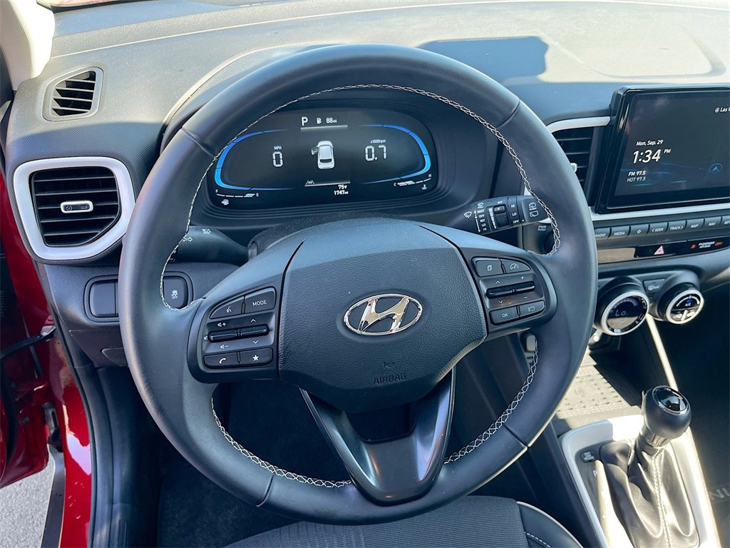 Used 2024 Hyundai Venue Limited image 11