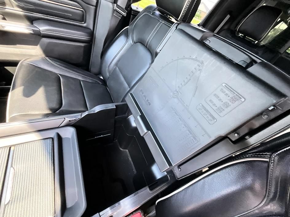Used 2020 RAM 1500 Limited w/ Black Appearance Package AWD/4WD image 28