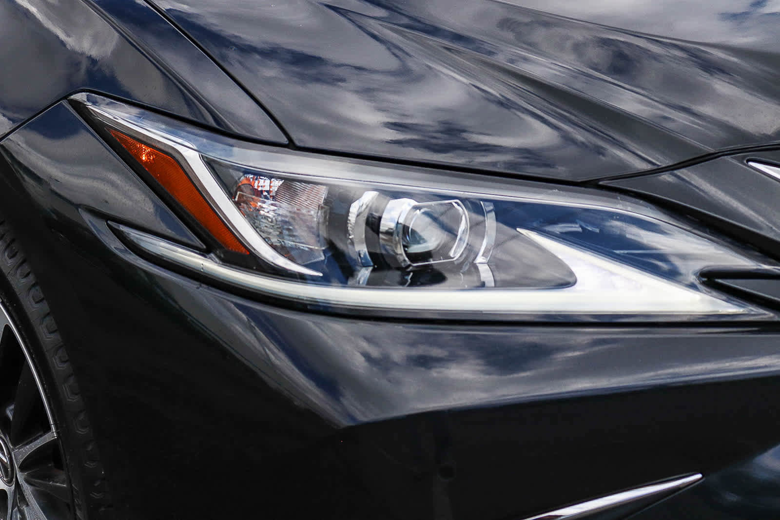 Used 2022 Lexus ES 350 w/ Premium Package FWD image 4