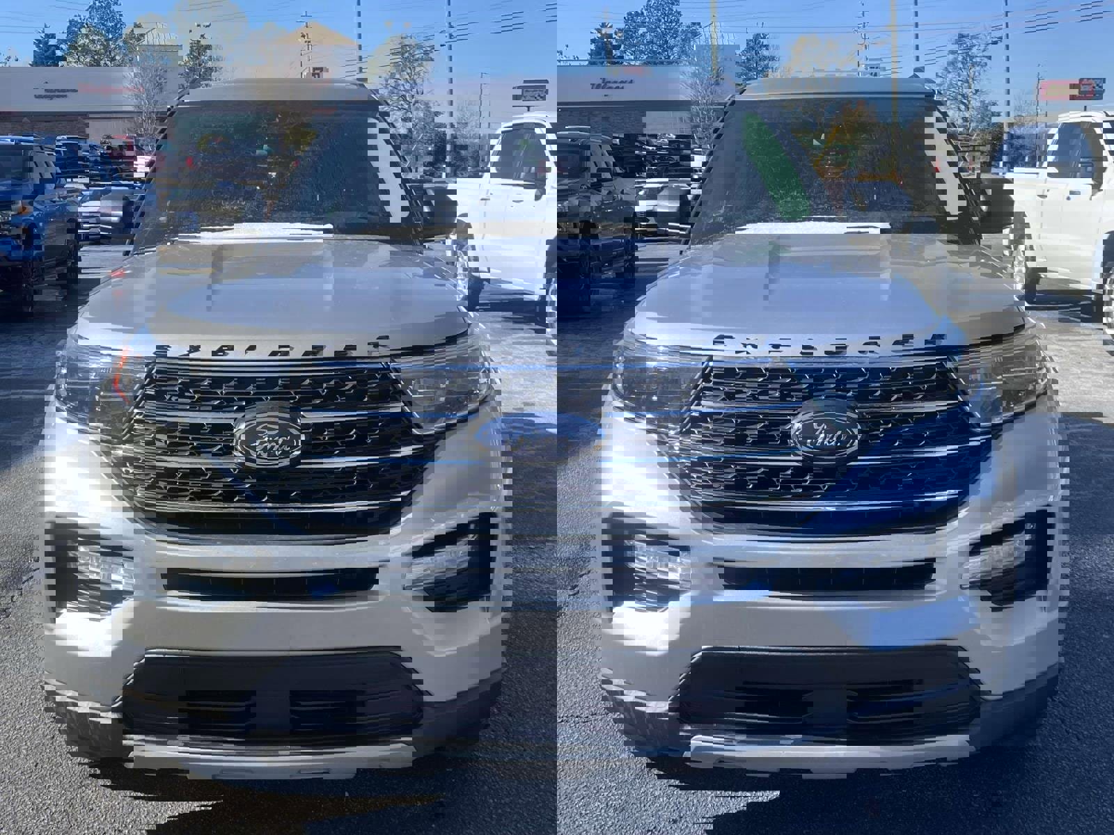 Used 2022 Ford Explorer XLT w/ Equipment Group 202A image 8