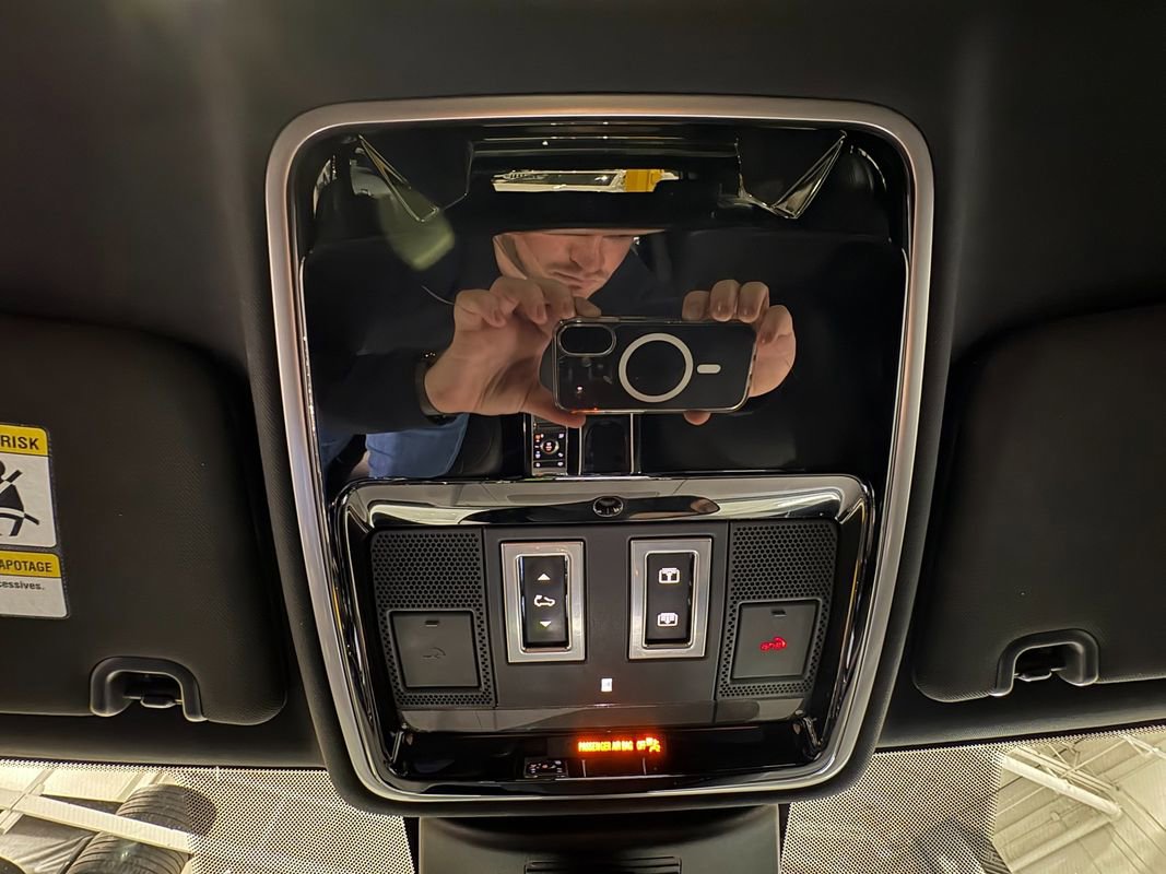 Used 2019 Land Rover Range Rover HSE image 27