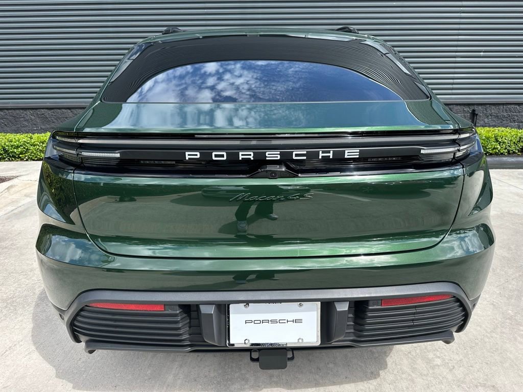 Certified 2025 Porsche Macan 4S Electric AWD/4WD image 12