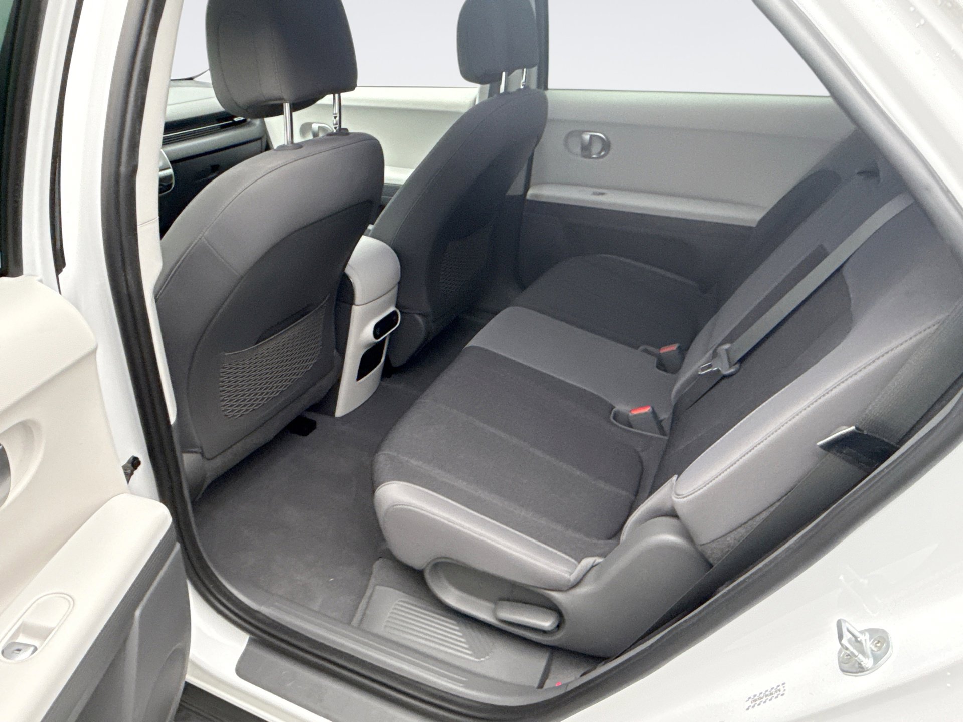 Used 2022 Hyundai Ioniq 5 SE image 11