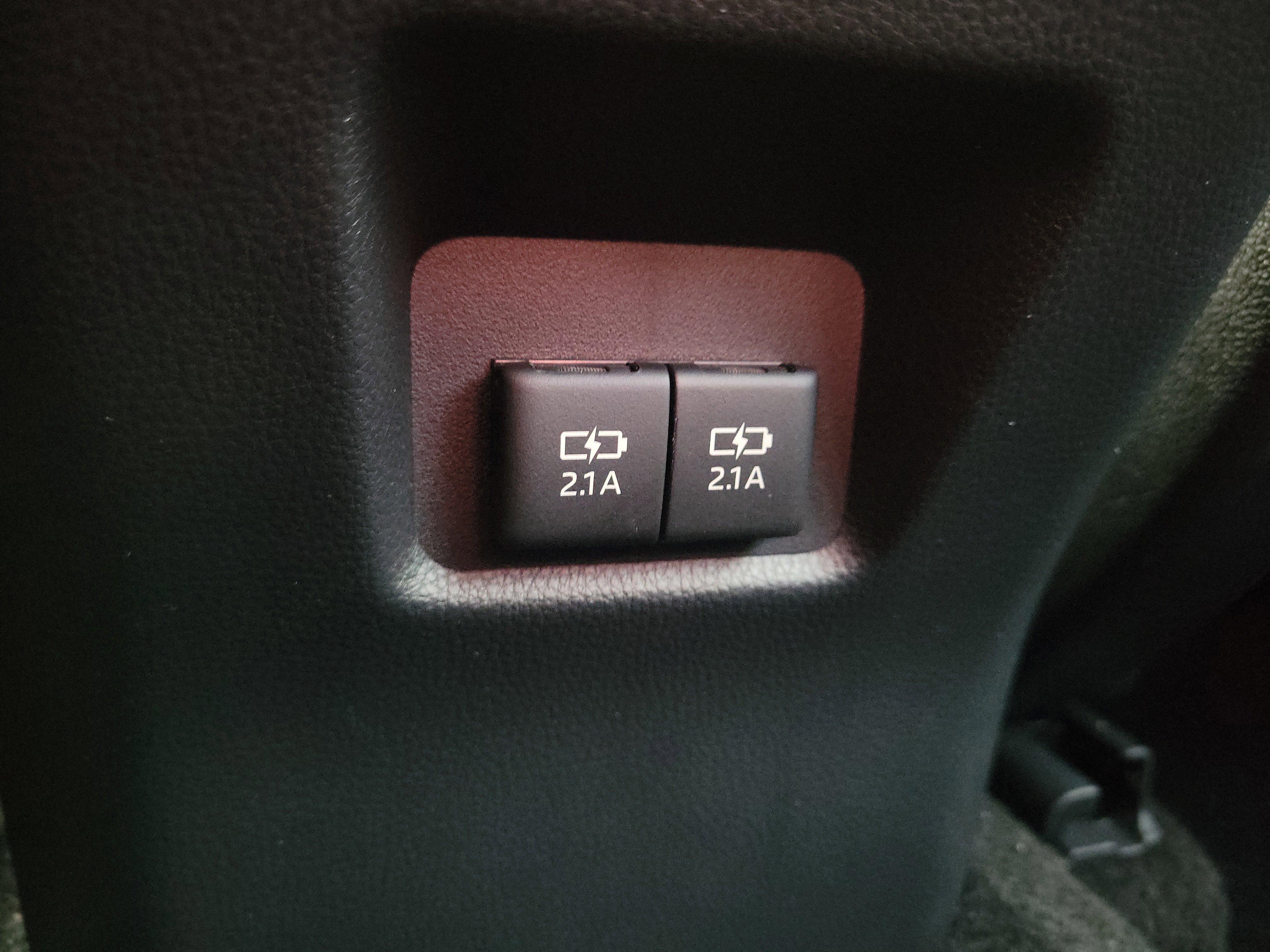 Used 2021 Toyota RAV4 XLE image 10